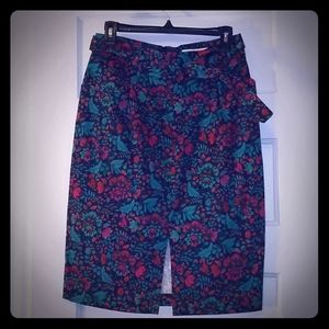 Pencil skirt with slit, perfect for fall!